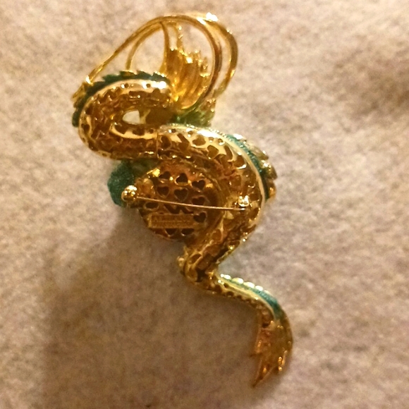 Alilang Dragon Lepal Brooch - Picture 3 of 6